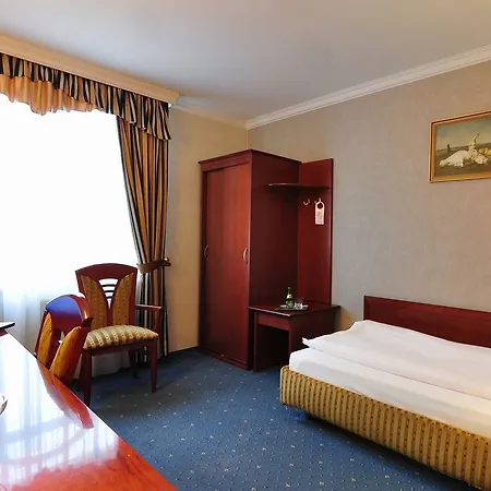 Lord - Airport Ξενοδοχείο 4*