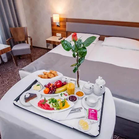 Lord - Airport Otel 4*