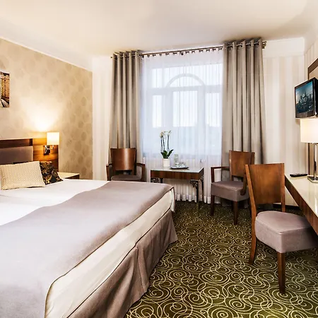 Hotel Lord - Airport