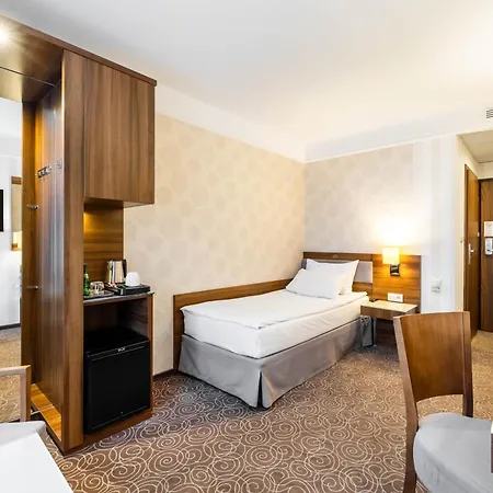 Lord - Airport Hotel Varšava